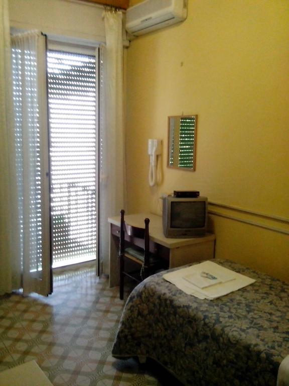 Albergo Da Peppino Poggio Mirteto Quarto foto
